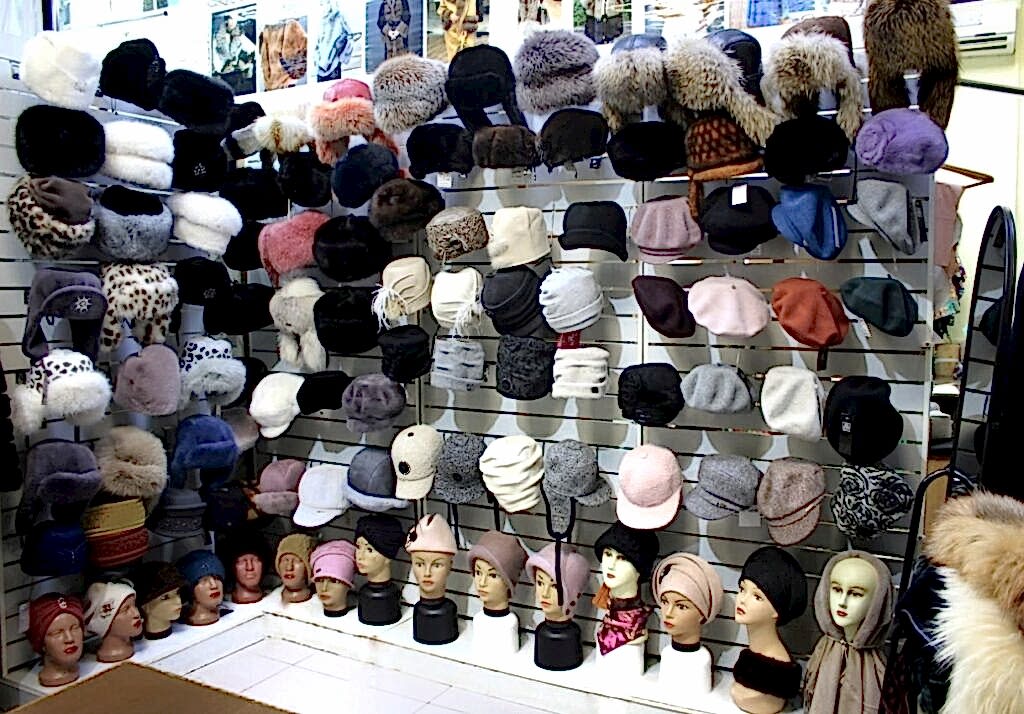 Ателье "Модерн" предлагает выгодные скидки на пошив и ремонт любой сложности, а так же на коллекцию головных уборов