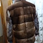 Меховое пальто из выдры с поперечным расположением шкур выдры на молнии